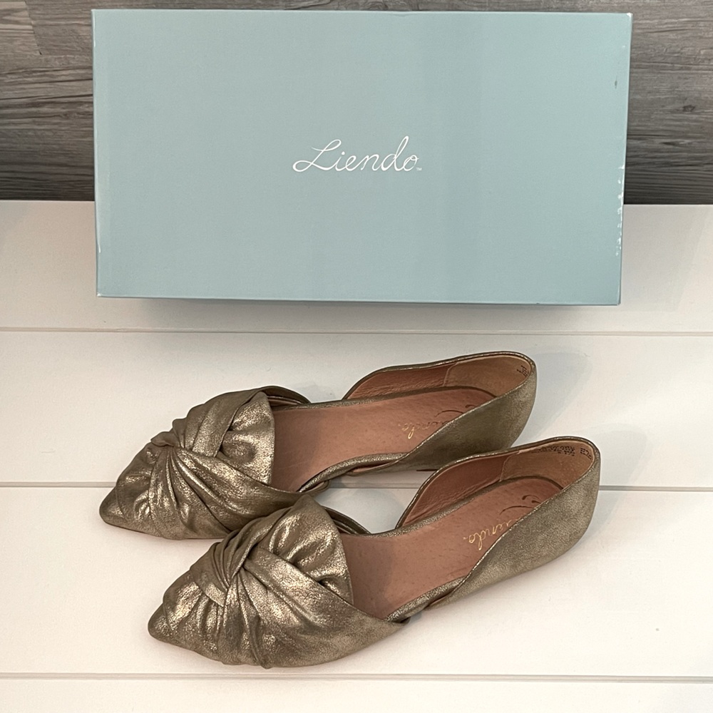Liendo by Seychelles - Olympia Gold Metallic Flat - 6 1/2